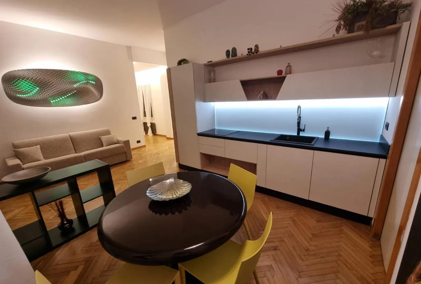 Regina Di Cuori Apartment Milan