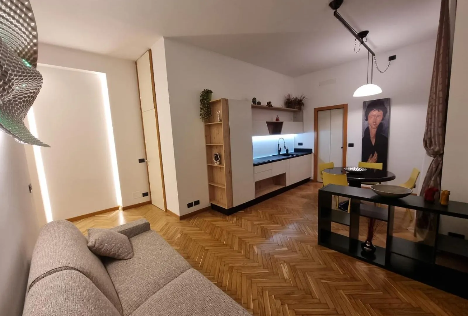 Regina Di Cuori Apartment contacts